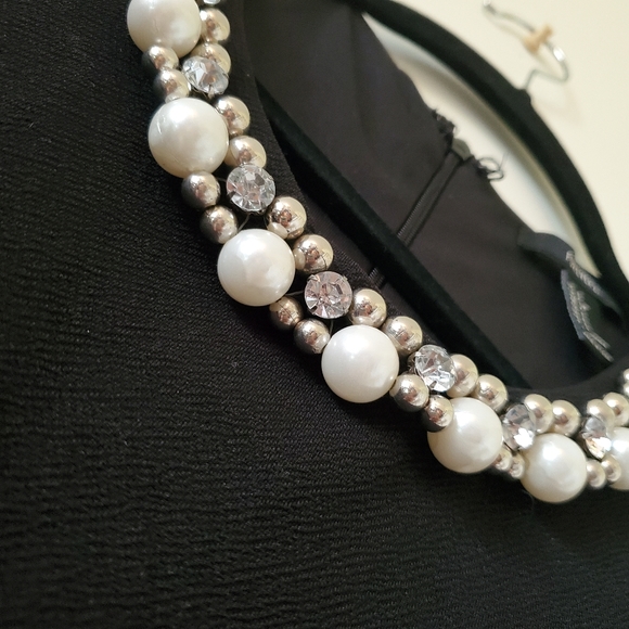 🎈2/$50 F21 LBD w/ Pearl and Rhinestone Collar - Picture 10 of 10